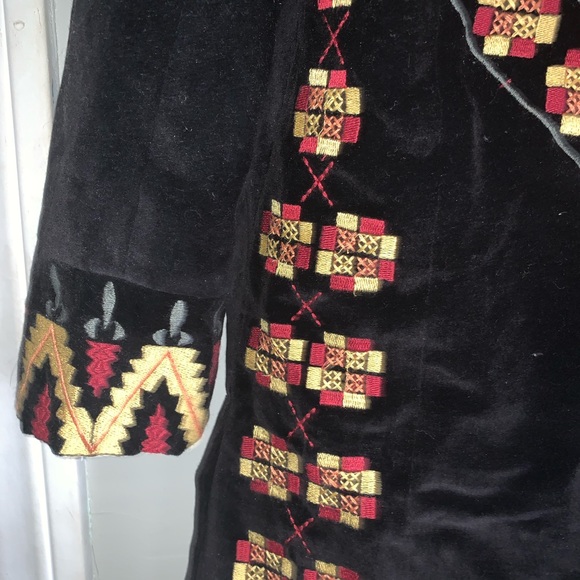 Velvet coat with embroidery - Picture 4 of 4
